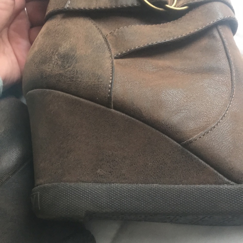 Boots - Picture 6 of 8